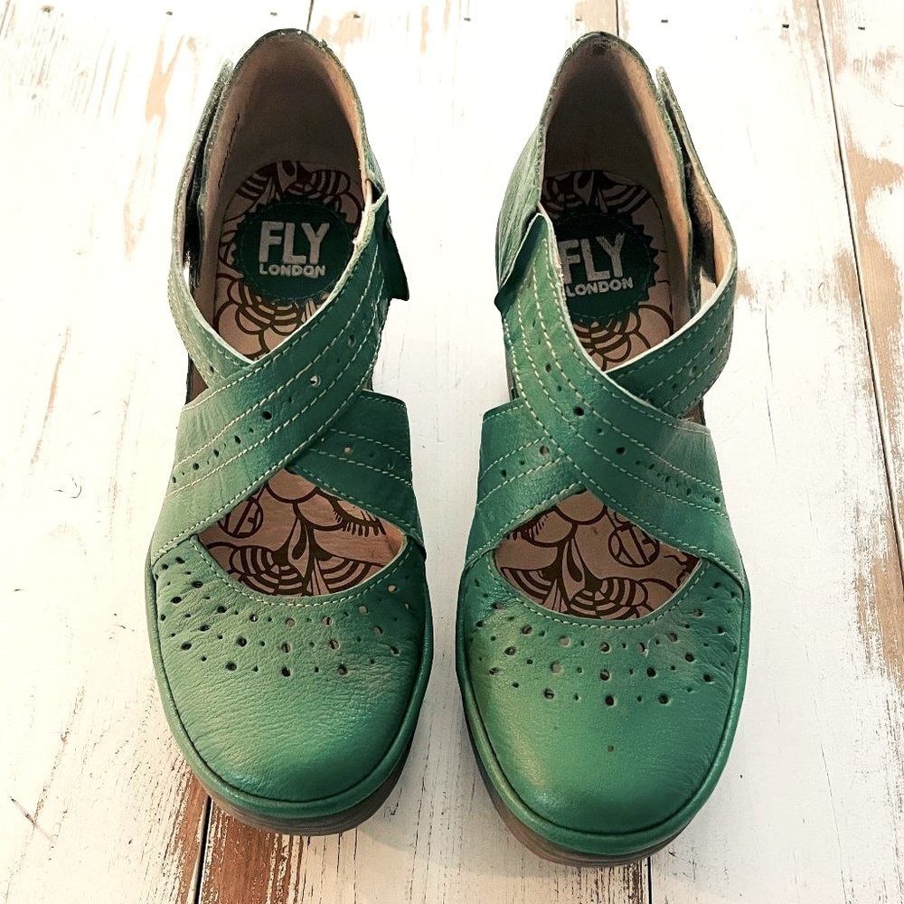 Fly London Yepe Mint Green Leather Wedges Size 35/5